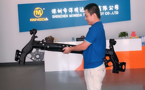 重磅新聞:洋明達(dá)3D打印機(jī)MD-666 1:1打印汽車保險(xiǎn)杠,無(wú)縫組裝,模擬真實(shí)場(chǎng)景